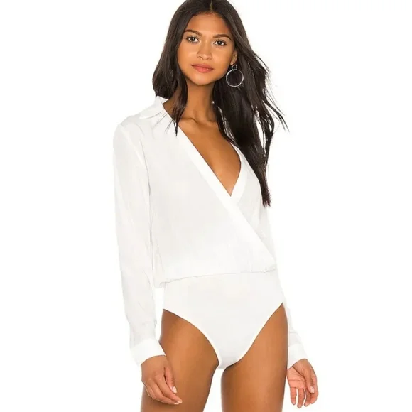 NWOT Superdown Presely Surplice Bodysuit Surplice Long-Sleeve White Bodysuit. M. - Picture 2 of 14